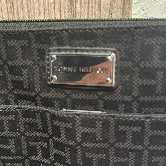 Tommy Hilfiger purse - Picture 3 of 6